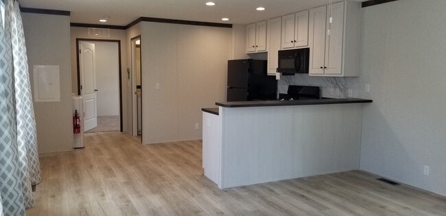 10340 Midland Rd in Freeland, MI - Building Photo - Building Photo
