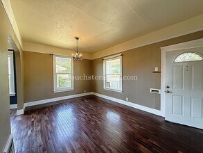 9456 N Charleston Ave in Portland, OR - Building Photo - Building Photo