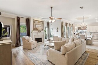 236 Highland Dr, Unit 1012-2 in Mandeville, LA - Foto de edificio - Building Photo