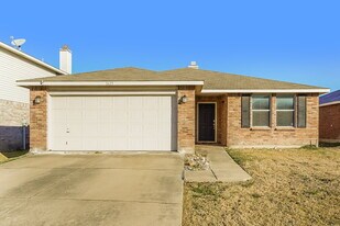 1625 Sierra Meadow Ln in Justin, TX - Building Photo