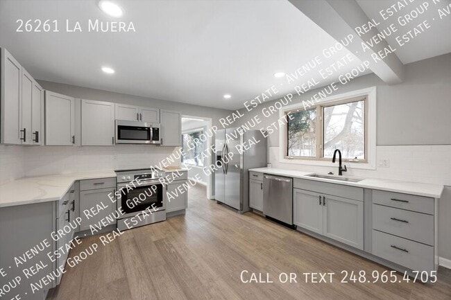 26261 La Muera St in Farmington Hills, MI - Building Photo - Building Photo