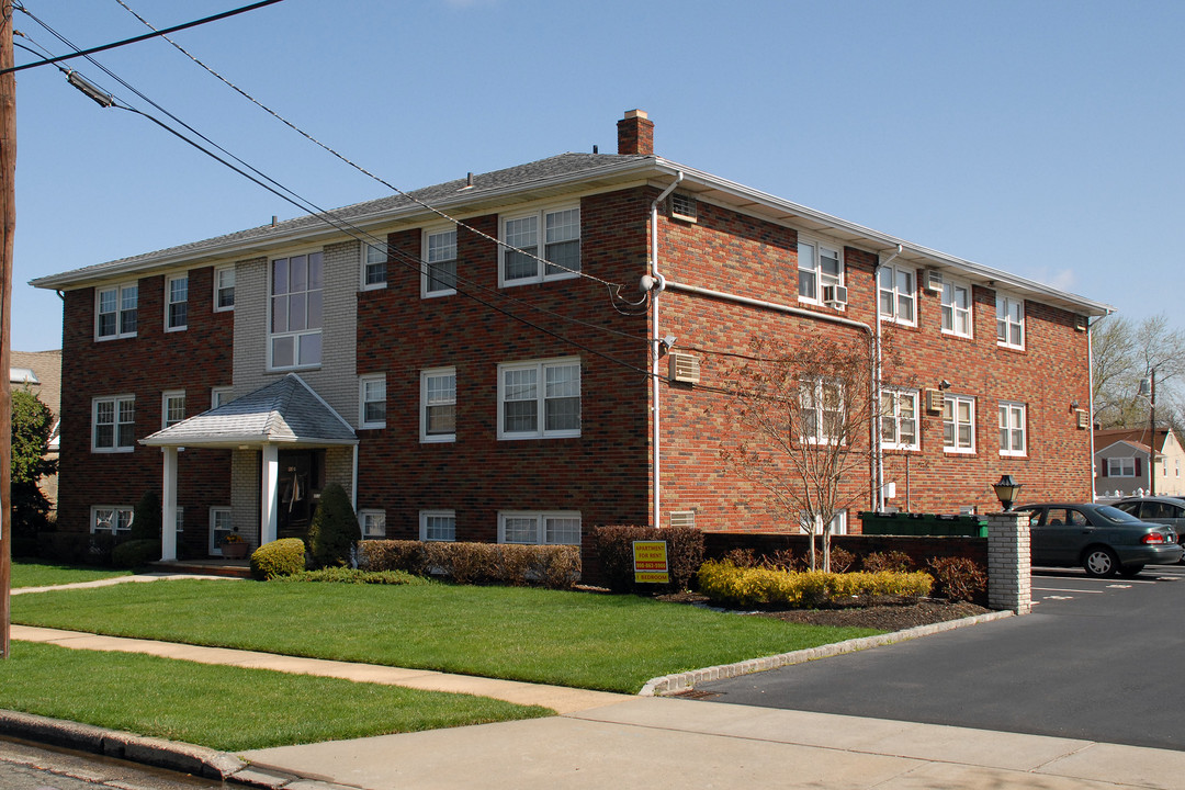 Simone Apartments in Linden, NJ - Building Photo