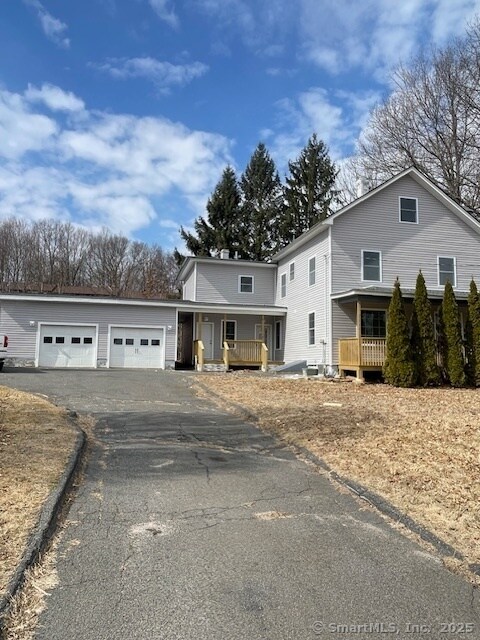 24 Willis St in Bristol, CT - Building Photo