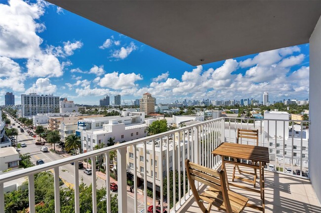 1233 Collins Ave, Unit 903 in Miami Beach, FL - Building Photo - Building Photo