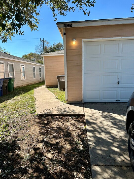 15315 Kamary Ln in San Antonio, TX - Foto de edificio