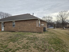 217 W 17th St in Higginsville, MO - Foto de edificio - Building Photo