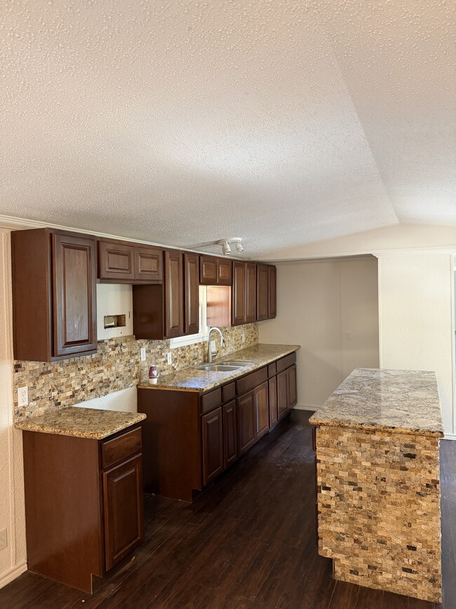 818 Rd 3408 in Cleveland, TX - Building Photo - Building Photo