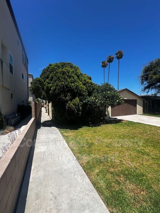 4087 Farquhar Ave in Los Alamitos, CA - Building Photo
