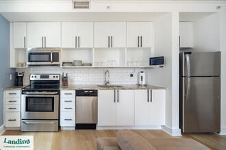 933 McGee St, Unit 2-816 in Kansas City, MO - Building Photo - Building Photo