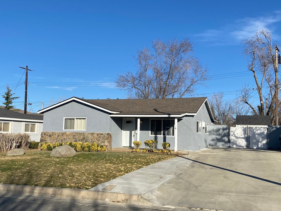 908 Acacia Ct in Tehachapi, CA - Building Photo