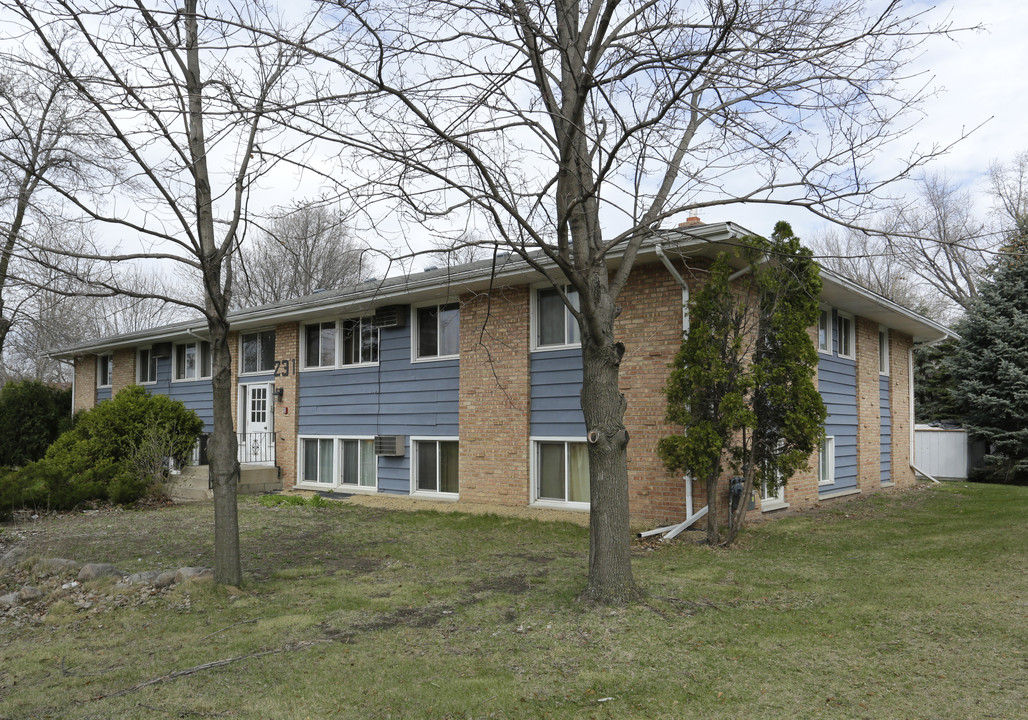 231 79th Way NE in Fridley, MN - Foto de edificio