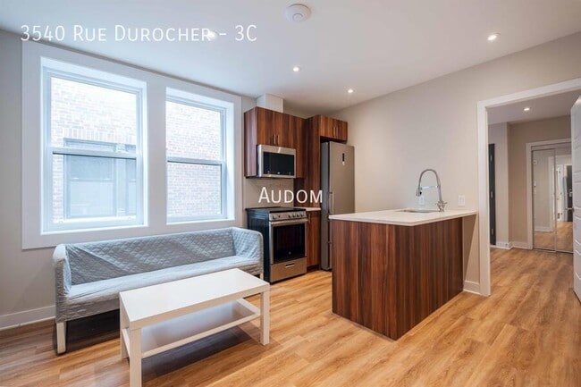 property at 3540 Rue Durocher