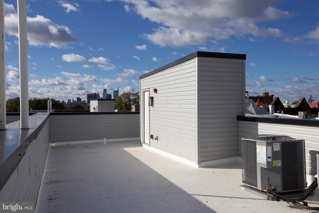 property at 1224 W Silver St