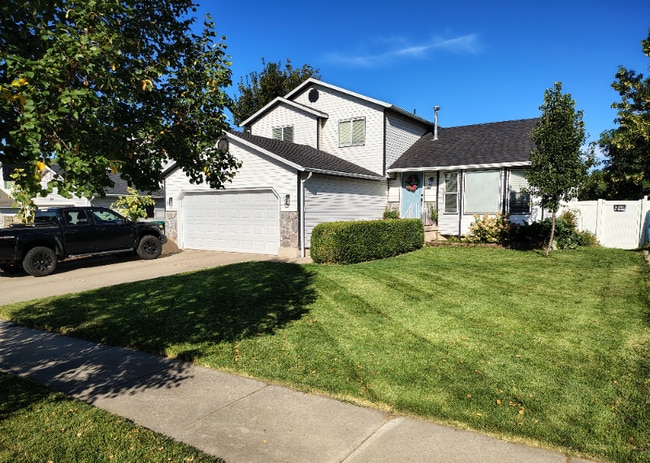1075 E Pheasant View Dr in Layton, UT - Foto de edificio - Building Photo