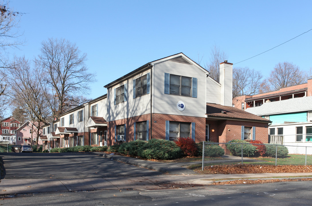 711 Garden St in Hartford, CT - Building Photo