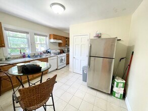 31 High St, Unit 2 in Brookline, MA - Building Photo - Building Photo