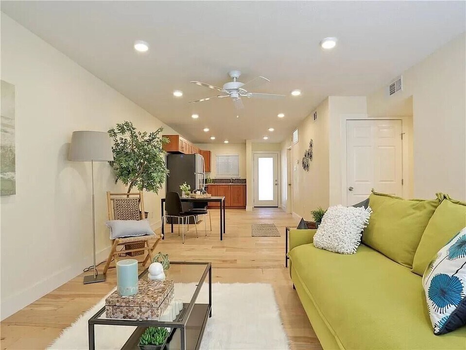 909 Reinli St in Austin, TX - Building Photo