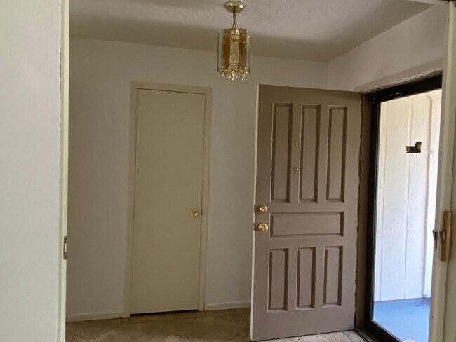 10126 Trade Winds Dr in Houston, TX - Building Photo - Building Photo
