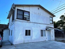 2242 Fairfield St in Sacramento, CA - Building Photo