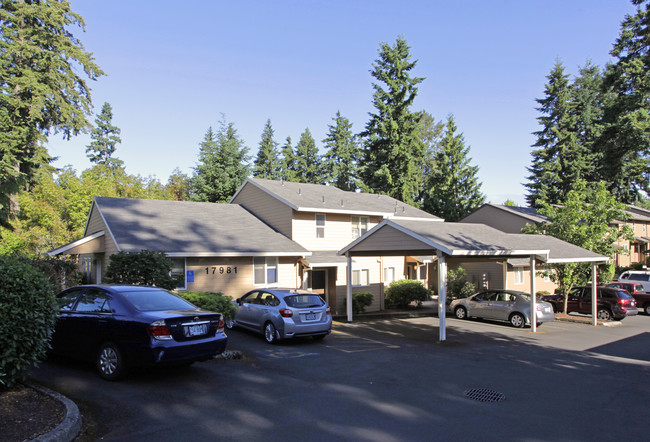 Tualatin Woods Townhomes in Tualatin, OR - Building Photo - Building Photo