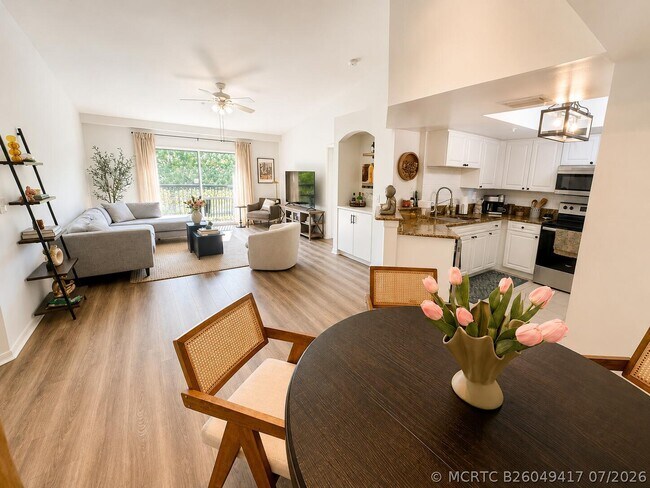 property at 600 Crestwood Ct N
