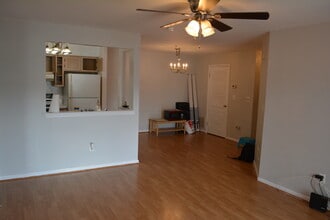 118 Waterford Dr, Unit WATERFORD DRIVE in Edison, NJ - Building Photo - Building Photo