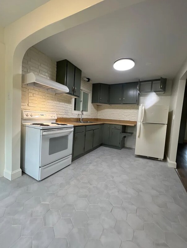 318 Newton St-Unit -2 in South Hadley, MA - Building Photo - Building Photo