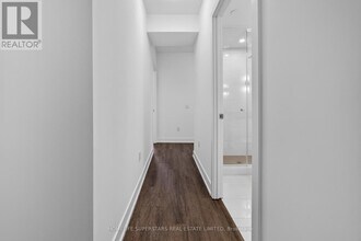 2 Teagarden Ct in Toronto, ON - Building Photo - Building Photo