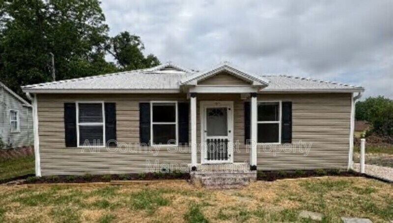 1017 N Young St in Thomasville, GA - Building Photo