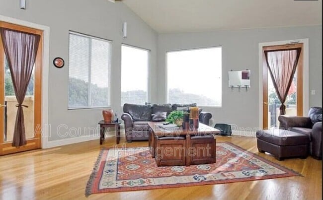 6840 Charing Cross Rd in Berkeley, CA - Building Photo - Building Photo