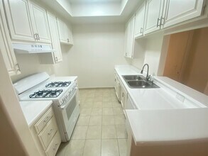 5405 Kester Ave in Los Angeles, CA - Building Photo - Building Photo