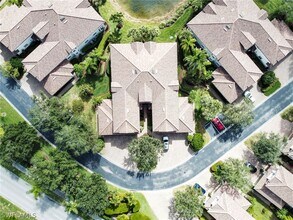 8138 Saratoga Dr in Naples, FL - Building Photo - Building Photo