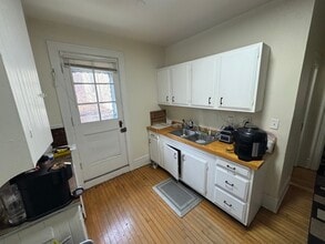 370 Maple St, Unit 370D in Burlington, VT - Foto de edificio - Building Photo