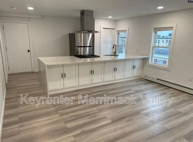 61 Chapel St in Lowell, MA - Foto de edificio - Building Photo