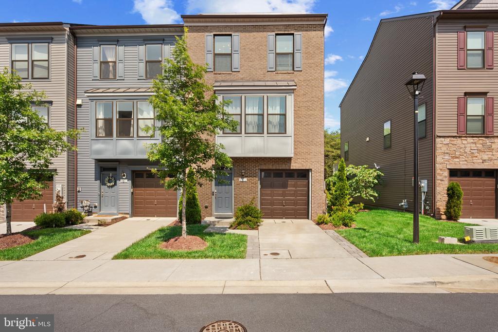 4922 Vista Glen Ln in Lanham, MD - Building Photo