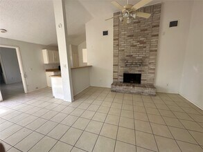 6939 Greenyard Dr in Houston, TX - Building Photo - Building Photo