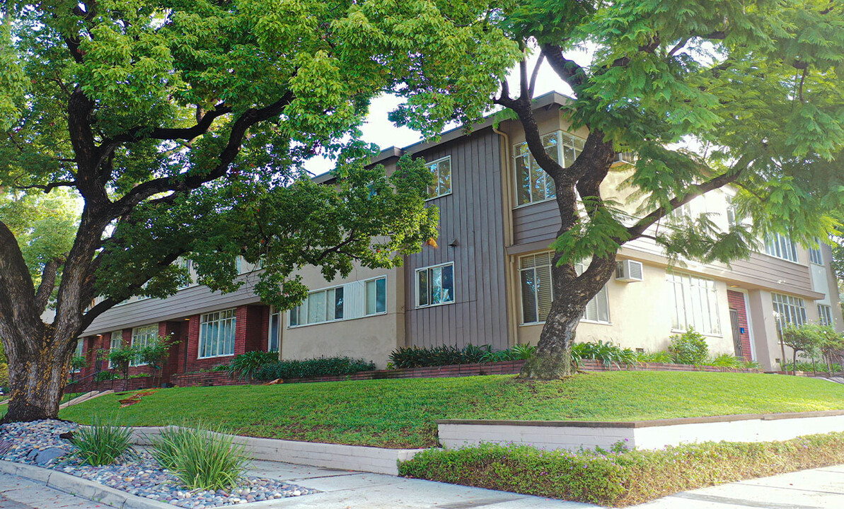 1900 Huntington Dr in South Pasadena, CA - Building Photo