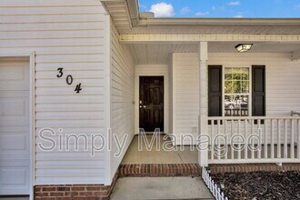 304 Hawthorn Dr in Raeford, NC - Building Photo - Building Photo