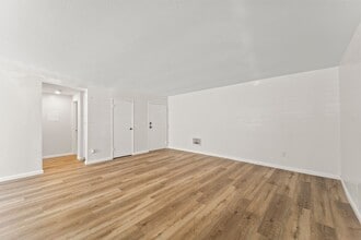 18530 Hatteras St in Los Angeles, CA - Foto de edificio - Building Photo