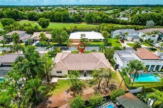 5253 NW 94th Doral Pl in Doral, FL - Foto de edificio - Building Photo