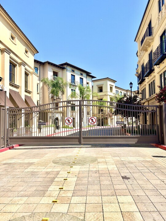 23500 Park Sorrento in Calabasas, CA - Building Photo