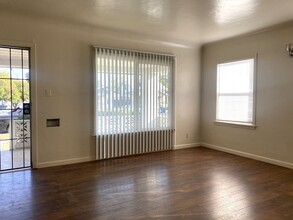 118-124 W 19th St in Merced, CA - Building Photo - Building Photo