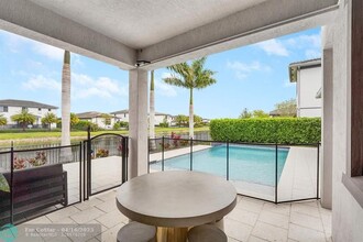 10595 S Lago Vista Cir in Parkland, FL - Foto de edificio - Building Photo