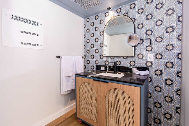 1200 Ocean Dr, Unit SI ID1475822P in Miami Beach, FL - Building Photo - Building Photo