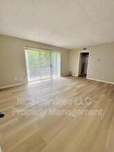 8717 Countryshire Ln in Kansas City, MO - Building Photo - Building Photo