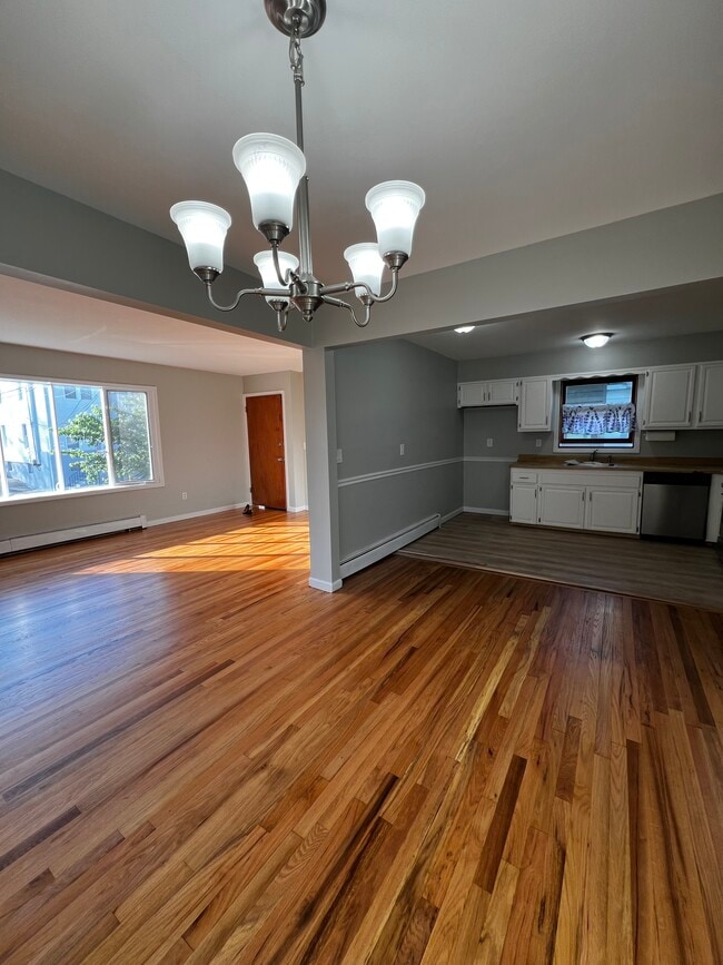 52 Frederick St, Unit 1st floor in Belleville, NJ - Foto de edificio - Building Photo