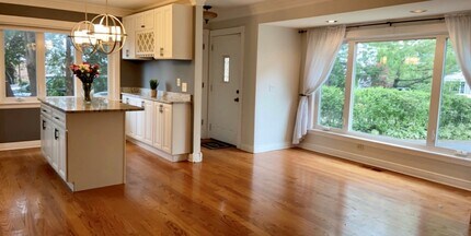 2145 Cedar Ct in Glenview, IL - Building Photo - Building Photo