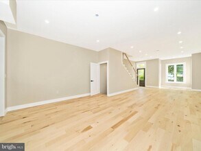 60 Q St NE in Washington, DC - Building Photo - Building Photo