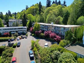 2811 75th Pl SE, Unit #402 in Mercer Island, WA - Building Photo - Building Photo