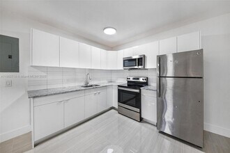 1050 NE 129th St-Unit -2 in North Miami, FL - Building Photo - Building Photo